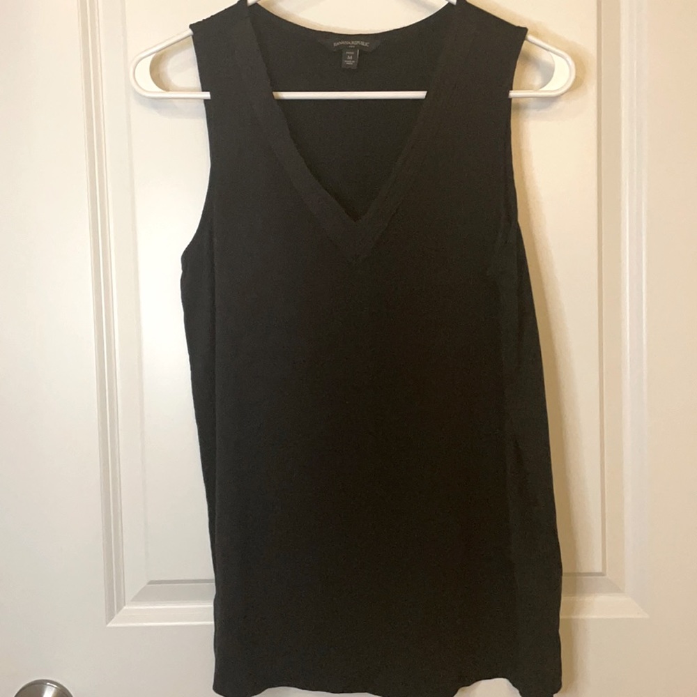 Banana Republic tank. SZ M